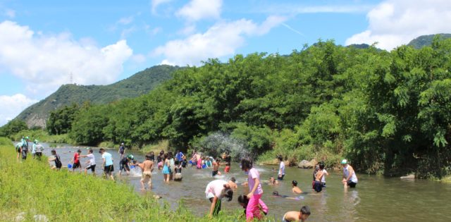 想いでの川遊び風景　～川の駅復興をめざして～