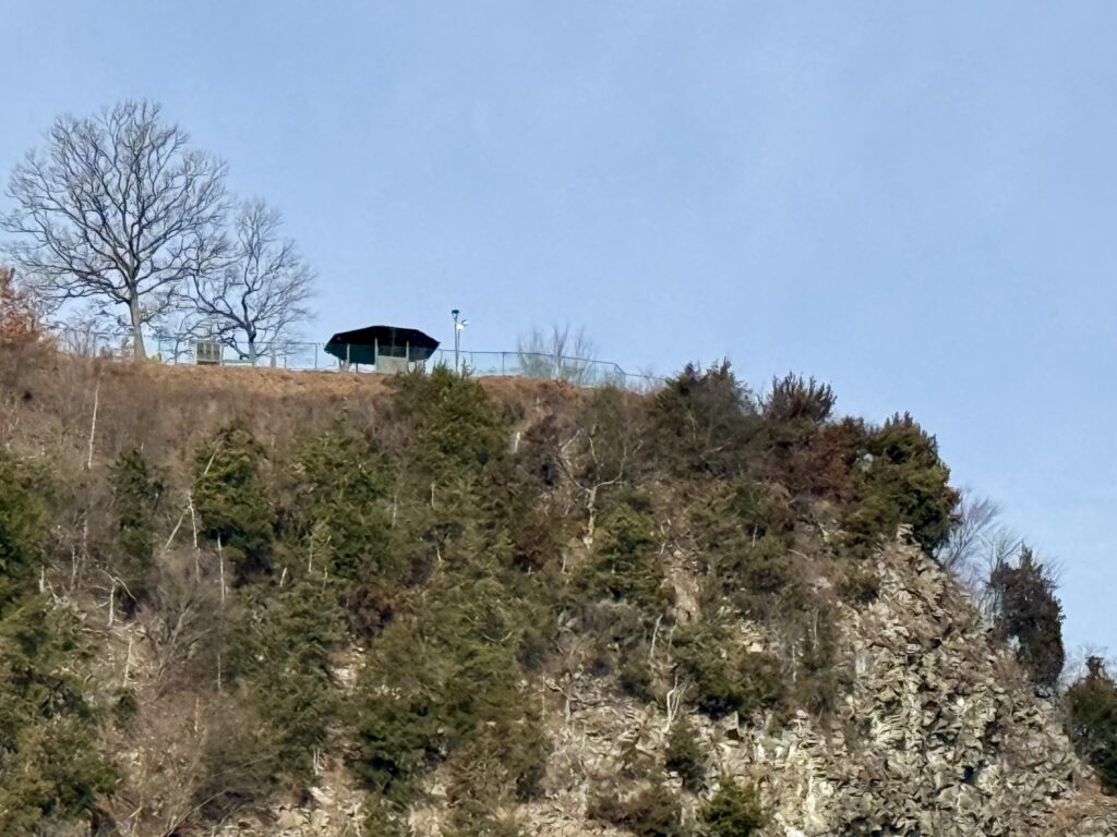 道の駅から千曲公園を望む