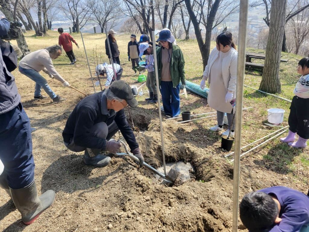 千曲公園_ハナモモ植樹