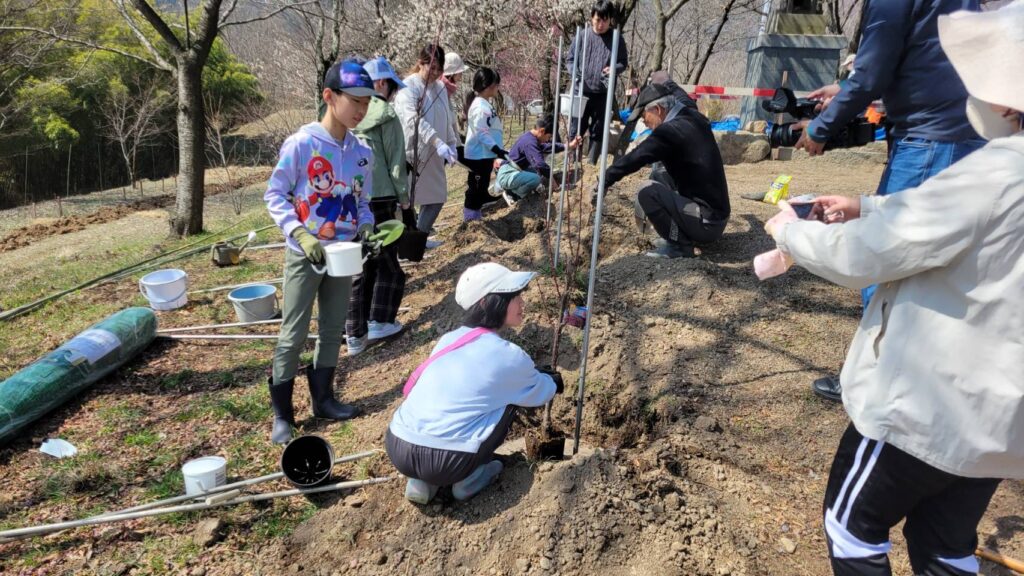 千曲公園_ハナモモ植樹