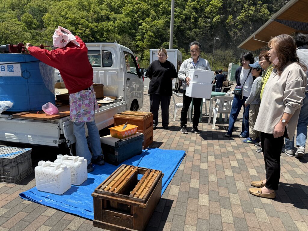はちみつ絞り2025